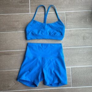 Lululemon Sports Bra and Biker shorts
Size 6 biker shorts
Size 4 sports bra